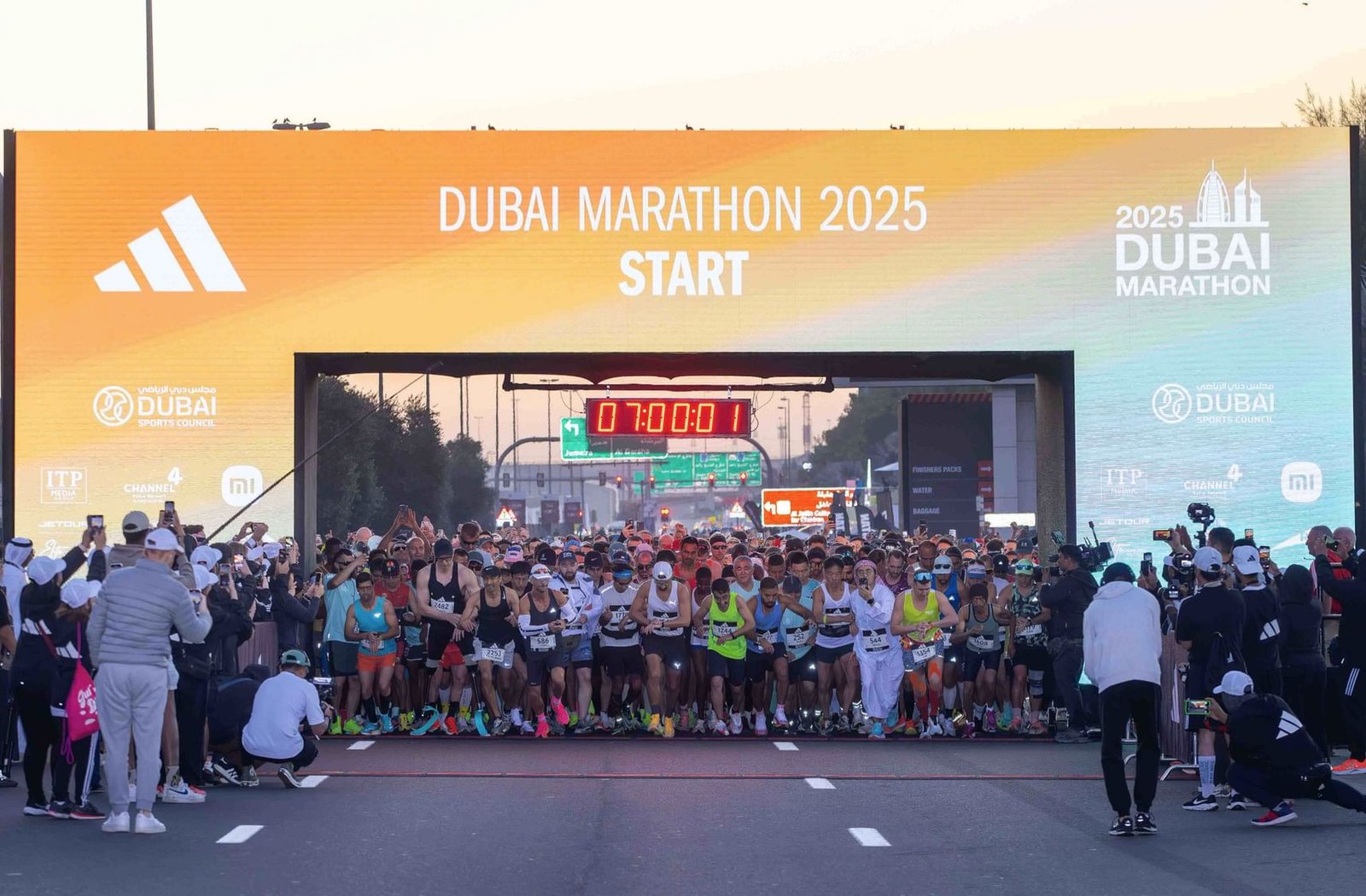 "ماراثون دبي" و"غينيس" يطلقان مبادرة لتسجيل أرقام قياسية عالمية 1 "ماراثون دبي" و"غينيس" يطلقان مبادرة لتسجيل أرقام قياسية عالمية