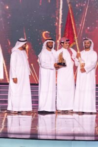 محمد بن سعود ونهيان بن زايد يتوّجان الفائز في الموسم الـ12 لبرنامج شاعر المليون
