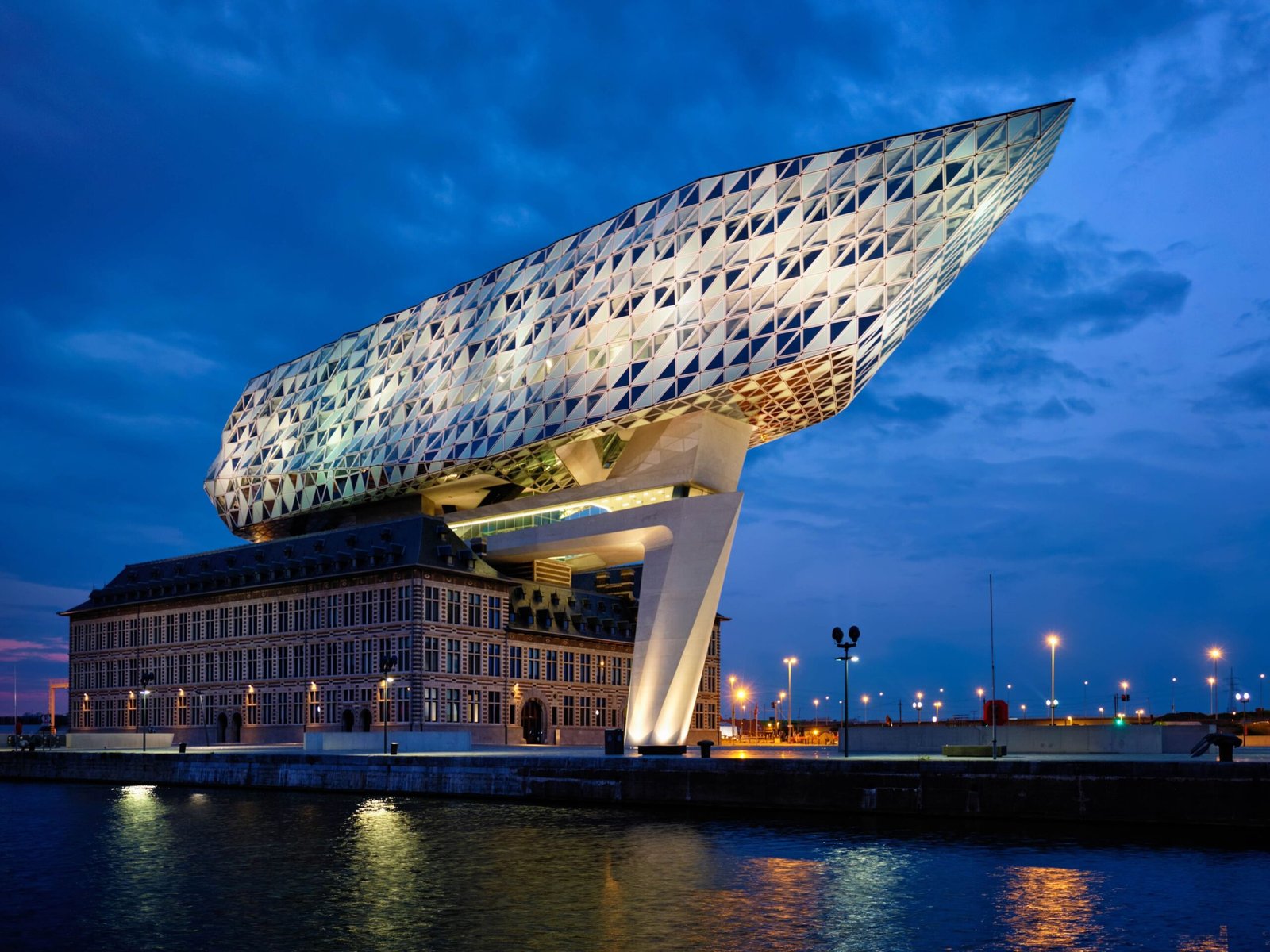 بلجيكا توفر نظام حماية من التهديدات لميناء أنتويرب - بروج أكبر موانيها 1 بلجيكا توفر نظام حماية من التهديدات لميناء أنتويرب - بروج أكبر موانيها