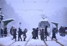 انقطاع الكهرباء عن 200 ألف منزل في رومانيا بسبب عاصفة ثلجية