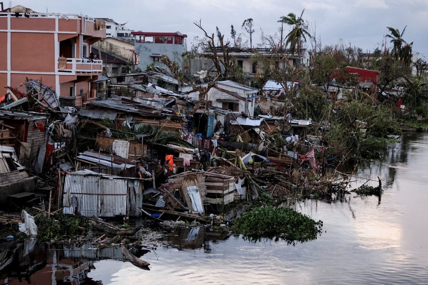 مصرع أربعة أشخاص جراء إعصار "غيزاني" في موزمبيق 1 مصرع أربعة أشخاص جراء إعصار "غيزاني" في موزمبيق