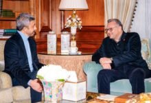 عبدالله بن زايد يلتقي مستشار الرئيس الأمريكي للشؤون الأفريقية والعربية في واشنطن