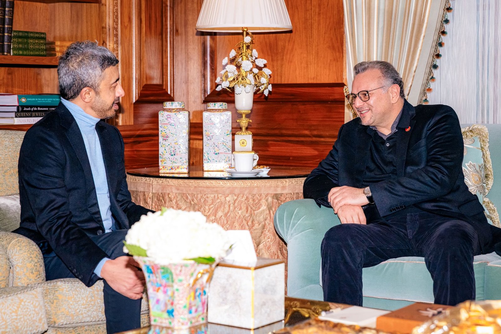 عبدالله بن زايد يلتقي مستشار الرئيس الأمريكي للشؤون الأفريقية والعربية في واشنطن 1 عبدالله بن زايد يلتقي مستشار الرئيس الأمريكي للشؤون الأفريقية والعربية في واشنطن