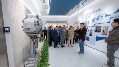 سلطان بن أحمد القاسمي يزور استوديوهات وحديقة شنغهاي السينمائية