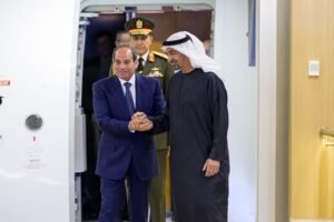 استقبله رئيس الدولة.. الرئيس المصري يصل البلاد 2 استقبله رئيس الدولة.. الرئيس المصري يصل البلاد