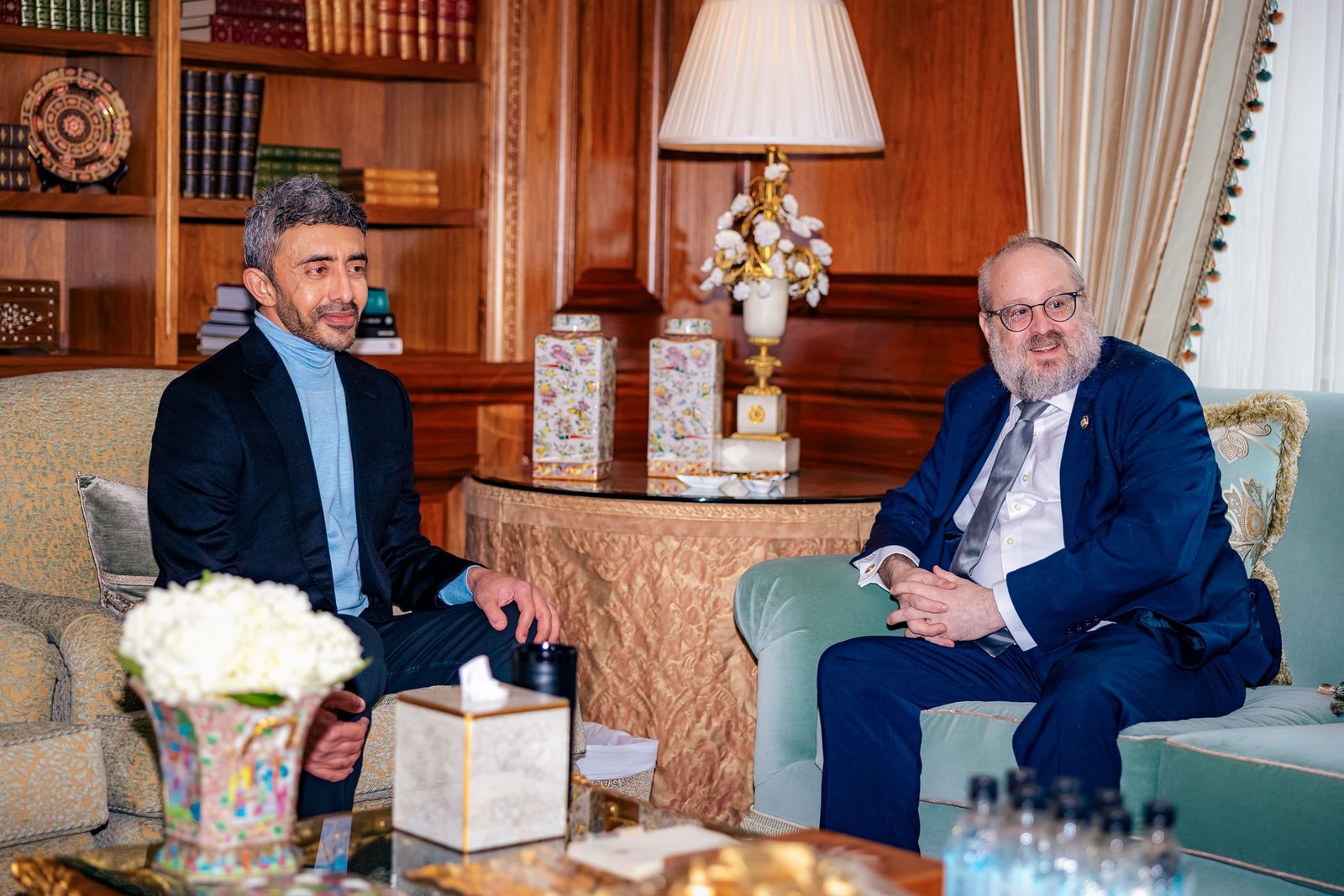 عبدالله بن زايد يلتقي المبعوث الأمريكي لمراقبة ومكافحة معاداة السامية 1 عبدالله بن زايد يلتقي المبعوث الأمريكي لمراقبة ومكافحة معاداة السامية