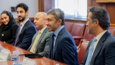 عبدالله بن زايد يلتقي وزير التجارة الأمريكي في واشنطن