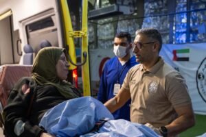 المستشفى الإماراتي العائم يواصل استقبال الإصابات والحالات المرضية القادمة من قطاع غزة