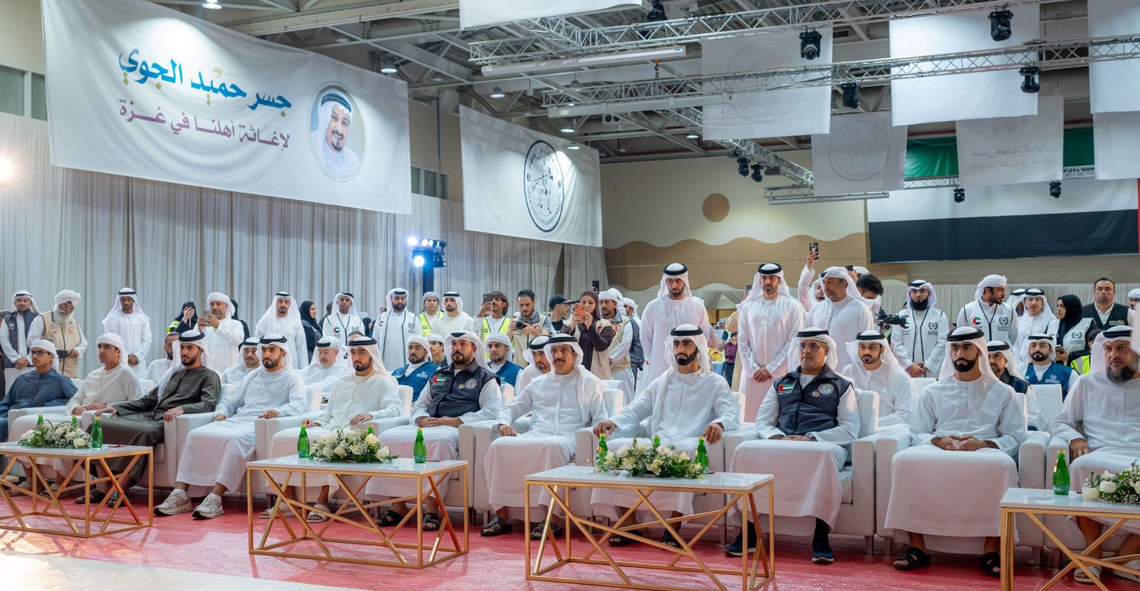 حميد وراشد بن عمار والمتطوعون يشاركون في تجهيز طرود "جسر حميد الجوي" دعما لقطاع غزة 1 حميد وراشد بن عمار والمتطوعون يشاركون في تجهيز طرود "جسر حميد الجوي" دعما لقطاع غزة