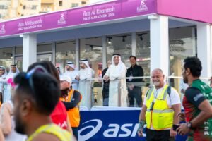 سعود بن صقر يشهد انطلاق النسخة الـ 19 من سباق "نصف ماراثون رأس الخيمة 2026"