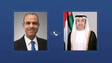عبدالله بن زايد ووزير الخارجية المصري يبحثان هاتفيا العلاقات الأخوية والأوضاع الإقليمية