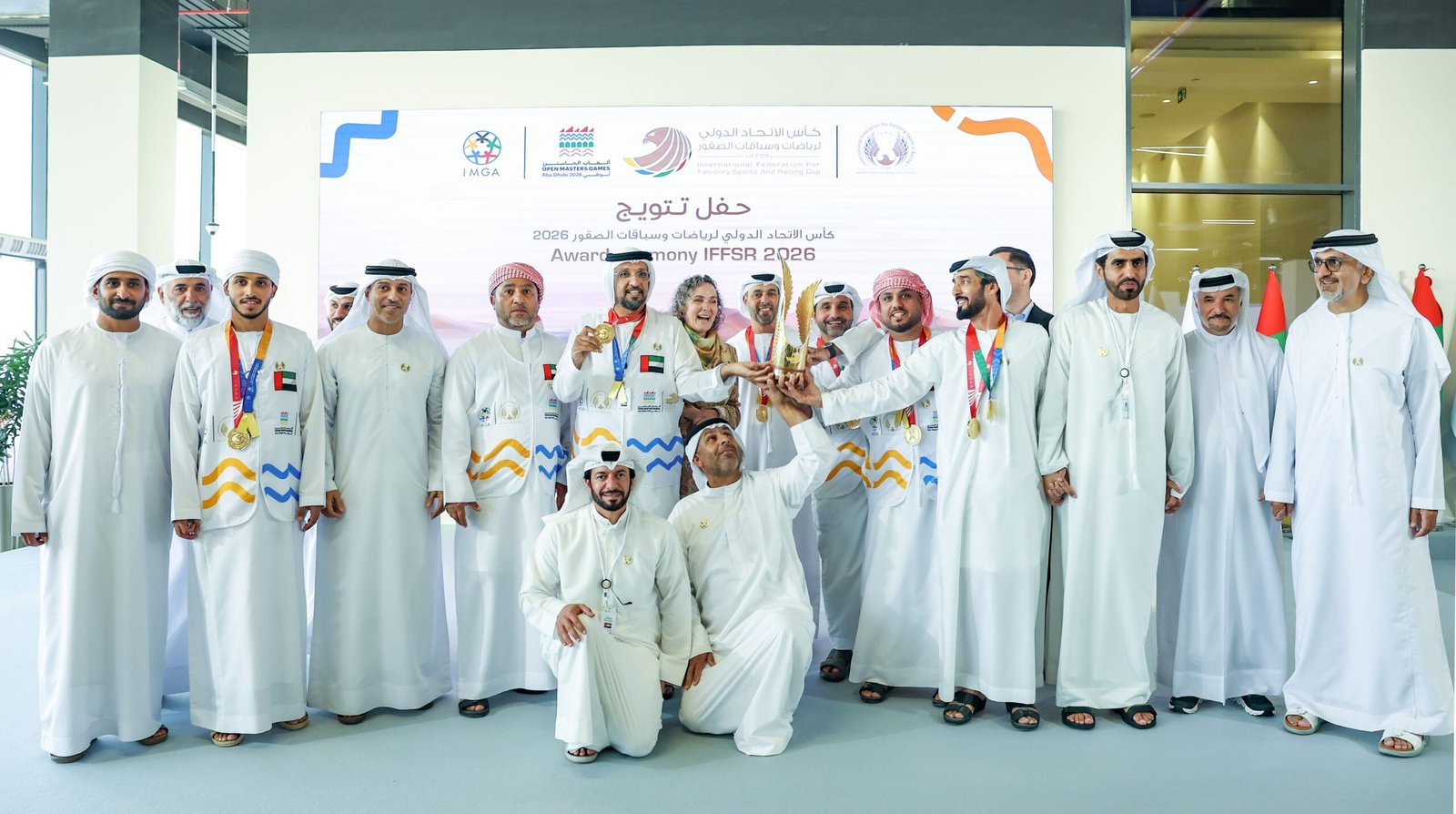فريق اتحاد الإمارات للصقور يتوج بلقب كأس الاتحاد الدولي للعام الثاني على التوالي محققا ثلاثة أرقام عالمية 1 فريق اتحاد الإمارات للصقور يتوج بلقب كأس الاتحاد الدولي للعام الثاني على التوالي محققا ثلاثة أرقام عالمية