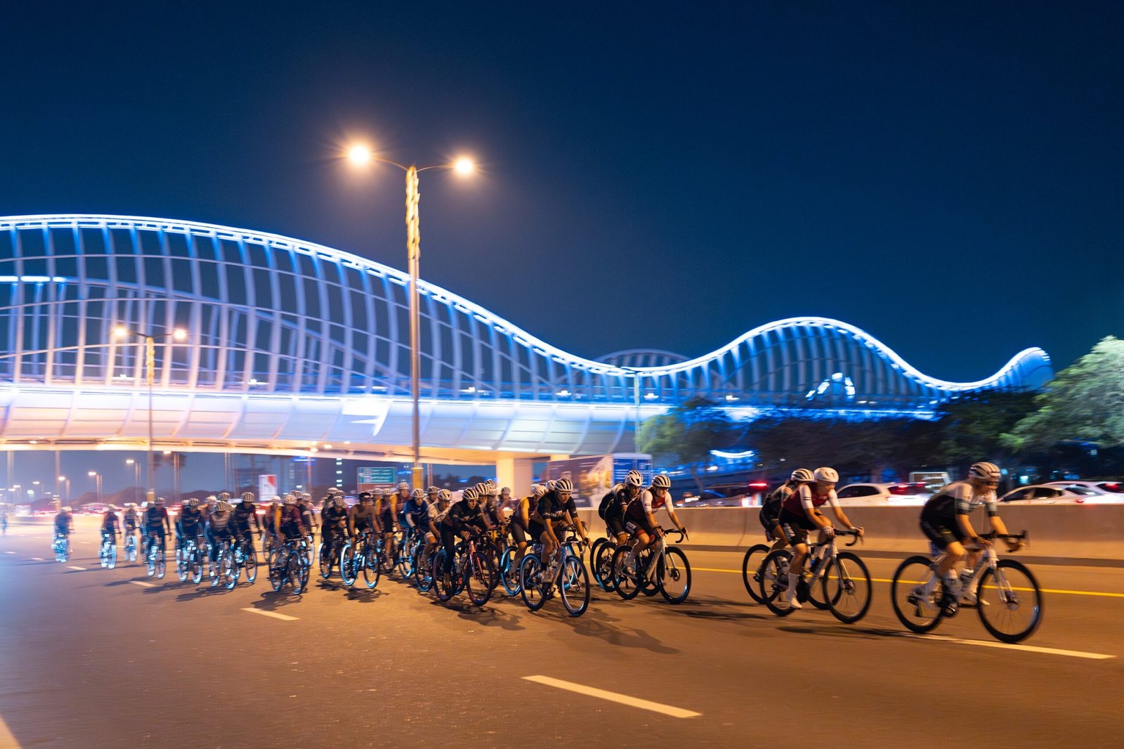 سعيد حسن وعائشة فولاذ يعتليان منصة تتويج الدراجات الهوائية في "دورة ند الشبا" 1 سعيد حسن وعائشة فولاذ