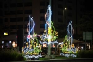 احتفاءً برمضان.. "بلدية أبوظبي" تزين الشوارع بأكثر من 5200 تشكيل مضيء 3 احتفاءً برمضان.. "بلدية أبوظبي" تزين الشوارع بأكثر من 5200 تشكيل مضيء