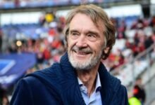 مالك مانشيستر يونايتد يعتذر بعد تصريحه المثير