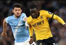 ليفربول يصارع مانشستر يونايتد على موهبة إنجليزية