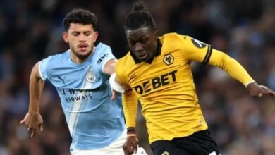 ليفربول يصارع مانشستر يونايتد على موهبة إنجليزية