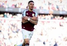 نجم أستون فيلا يقتحم أجندة باريس وليفربول