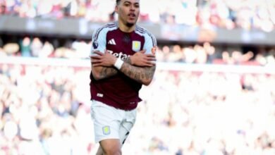 نجم أستون فيلا يقتحم أجندة باريس وليفربول