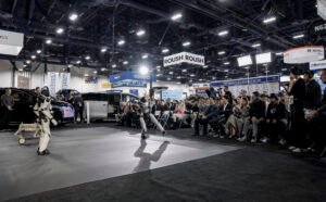 فاراداي فيوتشر تطلق سلسلة منتجاتها من الروبوتات خلال معرض NADA السنوي، وتستهدف أن تصبح أول شركة أمريكية تقوم بتسليم روبوتات بشرية ورباعية الأرجل في الوقت نفسه