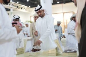 في يومه الرابع.. "العين التراثي" يتوج الفائزين بمسابقة التمور