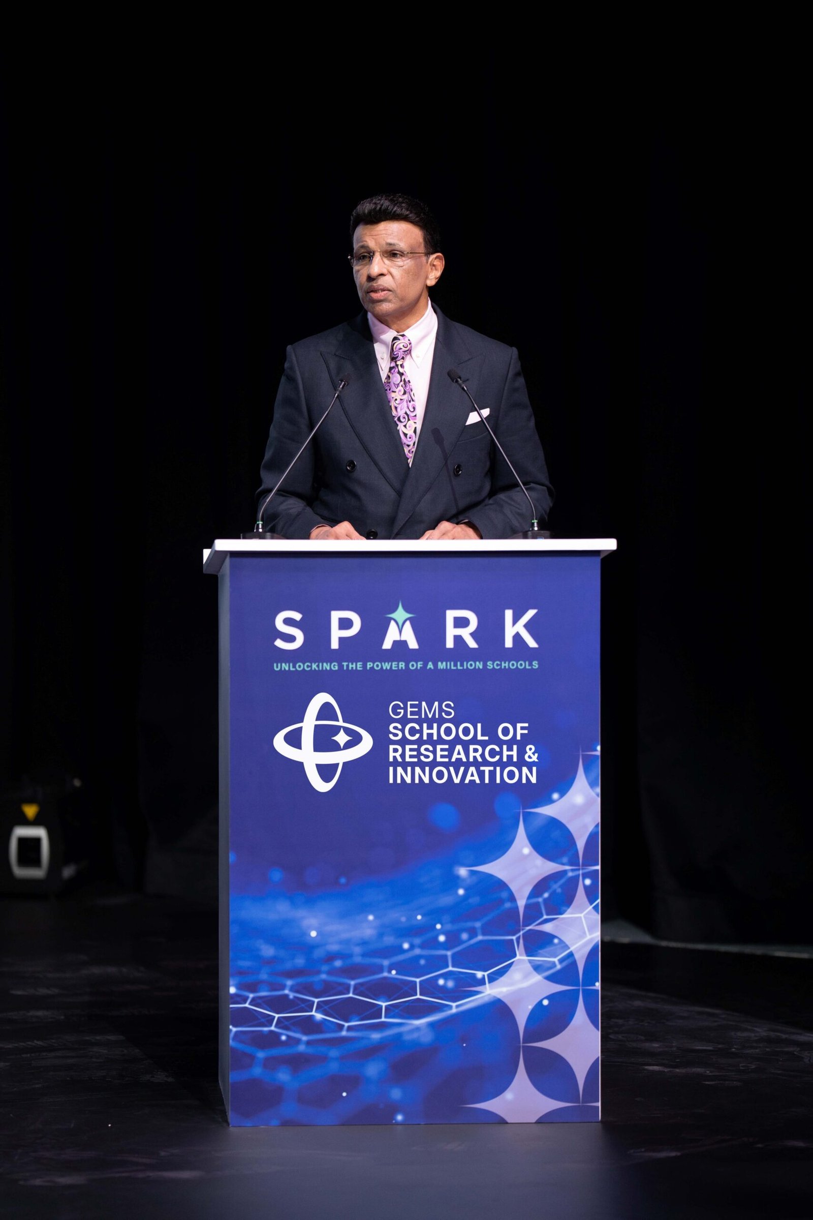 صني فاركي يطلق حملة "مليون مدرسة" لتوحيد المدارس حول العالم في العمل من أجل الخير 1 صني فاركي