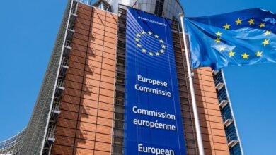 المفوضية الأوروبية تطالب واشنطن بتوضيح بشأن التعريفات الجمركية في أعقاب حكم المحكمة العليا 1 المفوضية الأوروبية تطالب واشنطن بتوضيح بشأن التعريفات الجمركية في أعقاب حكم المحكمة العليا