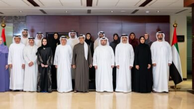 منصور بن زايد يطّلع على الخطط المستقبلية لتطوير منظومة العمل خلال زيارته وزارة الموارد البشرية والتوطين