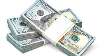 الدولار يحقق أول مكاسب شهرية منذ أكتوبر