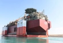 سفينة الغطس "هوا روي لونغ" تعبر قناة السويس ضمن قافلة الجنوب متجهة إلى الدنمارك