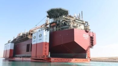 سفينة الغطس "هوا روي لونغ" تعبر قناة السويس ضمن قافلة الجنوب متجهة إلى الدنمارك