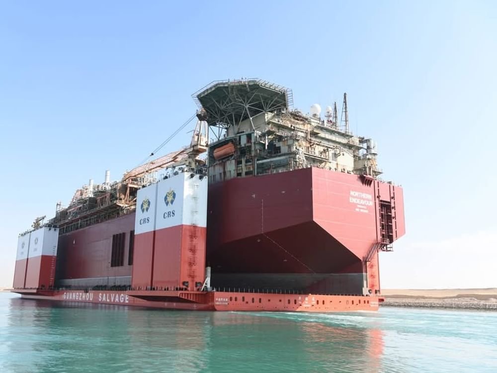 سفينة الغطس "هوا روي لونغ" تعبر قناة السويس ضمن قافلة الجنوب متجهة إلى الدنمارك 1 سفينة الغطس "هوا روي لونغ" تعبر قناة السويس ضمن قافلة الجنوب متجهة إلى الدنمارك