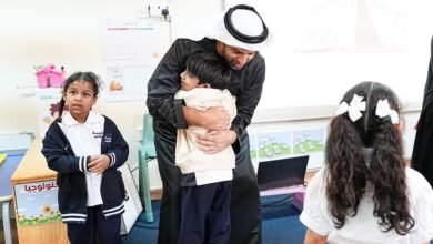 ولي عهد رأس الخيمة يزور روضة الغدير في الجزيرة الحمراء