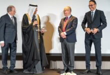 حاكم رأس الخيمة يكرم البروفيسور عمر ياغي بمنحه "جائزة الشيخ سعود العالمية لعلوم المواد"