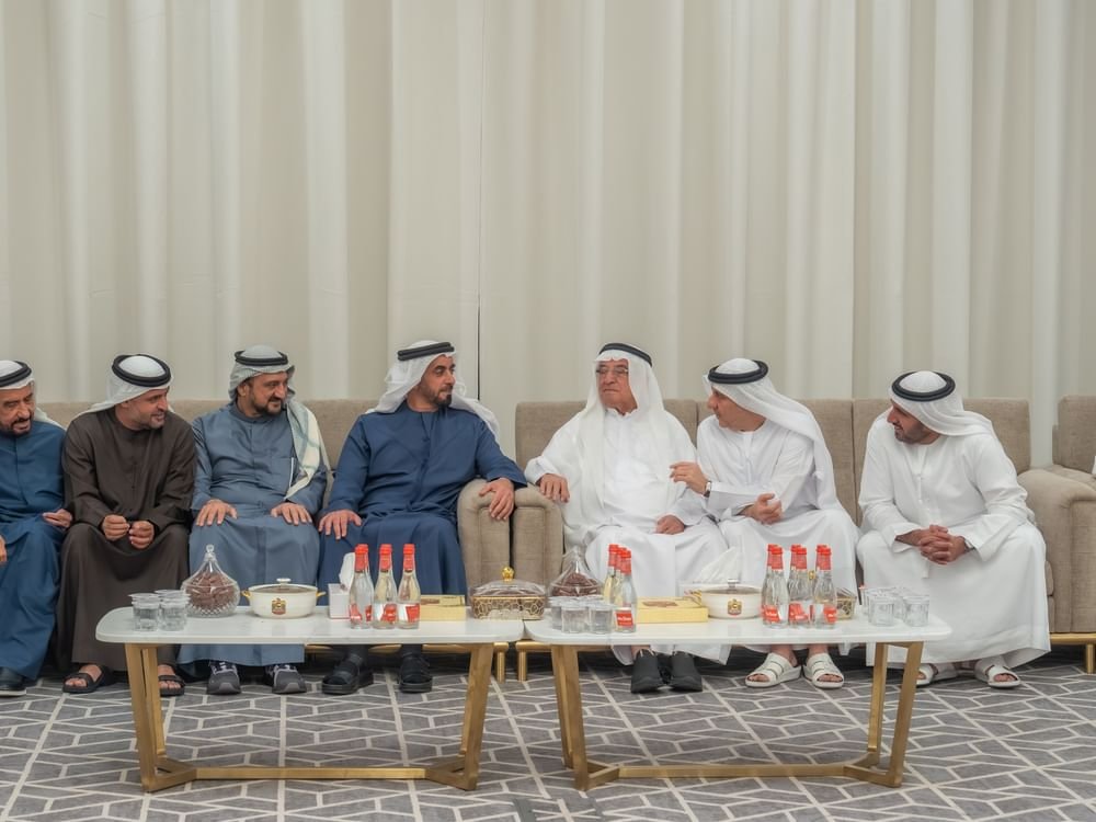 سيف بن زايد يقدم واجب العزاء في وفاة محمد عبدالكريم الزرعوني 1 سيف بن زايد يقدم واجب العزاء في وفاة محمد عبدالكريم الزرعوني