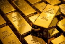 الذهب يتراجع والفضة تخسر 11% من قيمتها