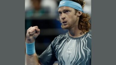 روبليف وميدفيديف وهومبيرت إلى دور الـ16 في "دبي للتنس"