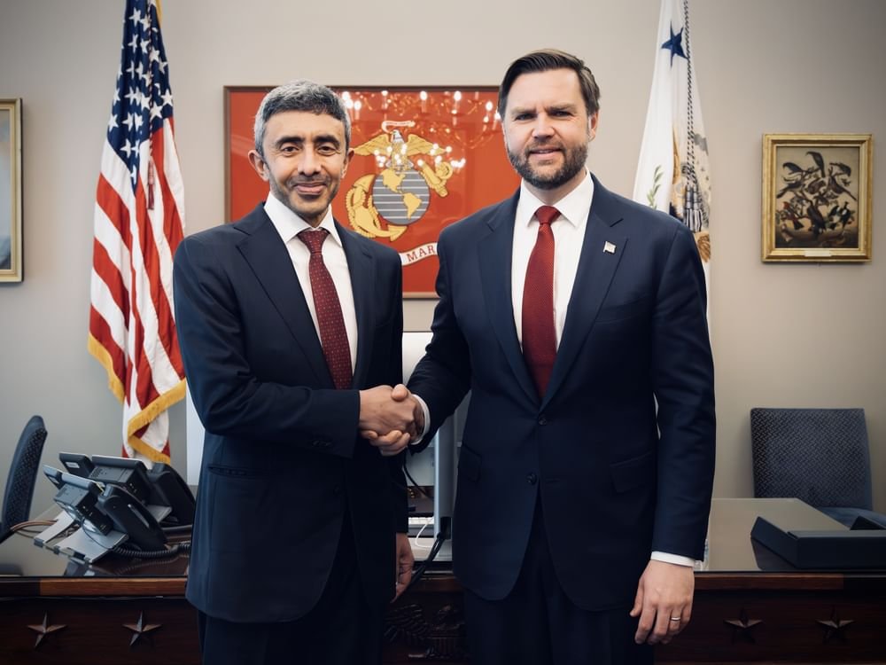 عبدالله بن زايد يلتقي نائب الرئيس الأمريكي ويبحثان تعزيز العلاقات الاستراتيجية بين البلدين 1 عبدالله بن زايد يلتقي نائب الرئيس الأمريكي ويبحثان تعزيز العلاقات الاستراتيجية بين البلدين