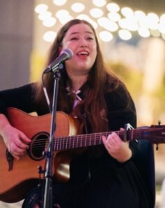 "دبي للأداء الحي" تدعم المواهب المحلية وتثري الساحات العامة بالأنشطة الفنية