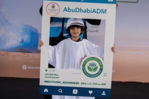 «بلدية أبوظبي» تنظم فعالية توعوية لمرتادي شاطئ الكورنيش حول أهمية "إعادة التدوير"