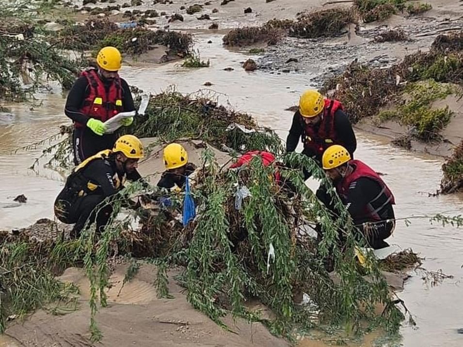 4 وفيات جراء سوء الأحوال الجوية بسلطنة عمان خلال 24 ساعة 1 4 وفيات جراء سوء الأحوال الجوية بسلطنة عمان خلال 24 ساعة