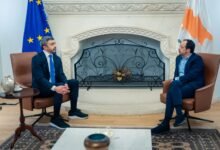 رئيس قبرص يستقبل عبدالله بن زايد ويبحثان العلاقات الإستراتيجية والتطورات الإقليمية