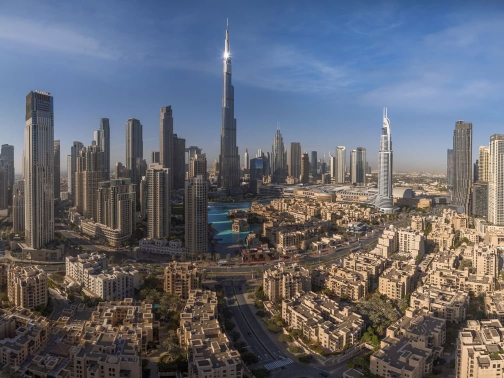 سقوط شظايا طائرات مُسيّرة عقب اعتراضها من قبل الدفاعات الجوية على ساحتي منزلين في إمارة دبي 1 سقوط شظايا طائرات مُسيّرة عقب اعتراضها من قبل الدفاعات الجوية على ساحتي منزلين في إمارة دبي