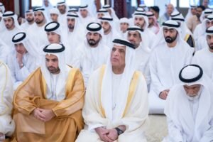 حاكم رأس الخيمة يؤدي صلاة عيد الفطر في مسجد الشيخ صقر بن محمد القاسمي بخزام 3 حاكم رأس الخيمة يؤدي صلاة عيد الفطر في مسجد الشيخ صقر بن محمد القاسمي بخزام