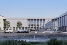 أرادَ ترسي عقداً بقيمة 183 مليون درهم لبناء مدرسة ريجيت جرامار – مَسار بالشارقة