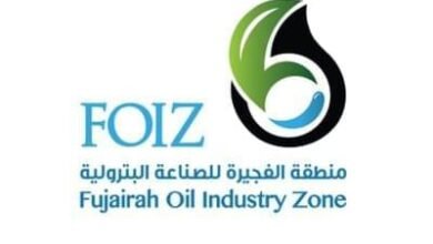 فرق الدفاع المدني تتعامل مع حريق متطور في منطقة الفجيرة للصناعات البترولية ناجم عن استهداف بطائرة مسيرة دون إصابات