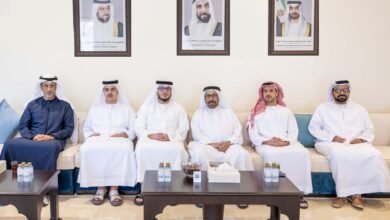 خليفة شاهين وسعيد الهاجري ينقلان تعازي عبدالله بن زايد في وفاة الشهيد محمد أزنيبلة