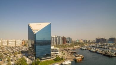 غرف دبي والجمارك و"دي بي ورلد" يبحثون تعزيز كفاءة سلاسل الإمداد في لقاء موسع مع قادة 100 شركة