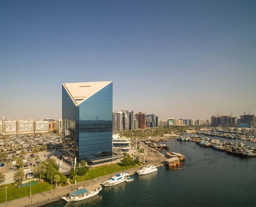 غرف دبي والجمارك و"دي بي ورلد" يبحثون تعزيز كفاءة سلاسل الإمداد في لقاء موسع مع قادة 100 شركة 1 غرف دبي والجمارك و"دي بي ورلد" يبحثون تعزيز كفاءة سلاسل الإمداد في لقاء موسع مع قادة 100 شركة