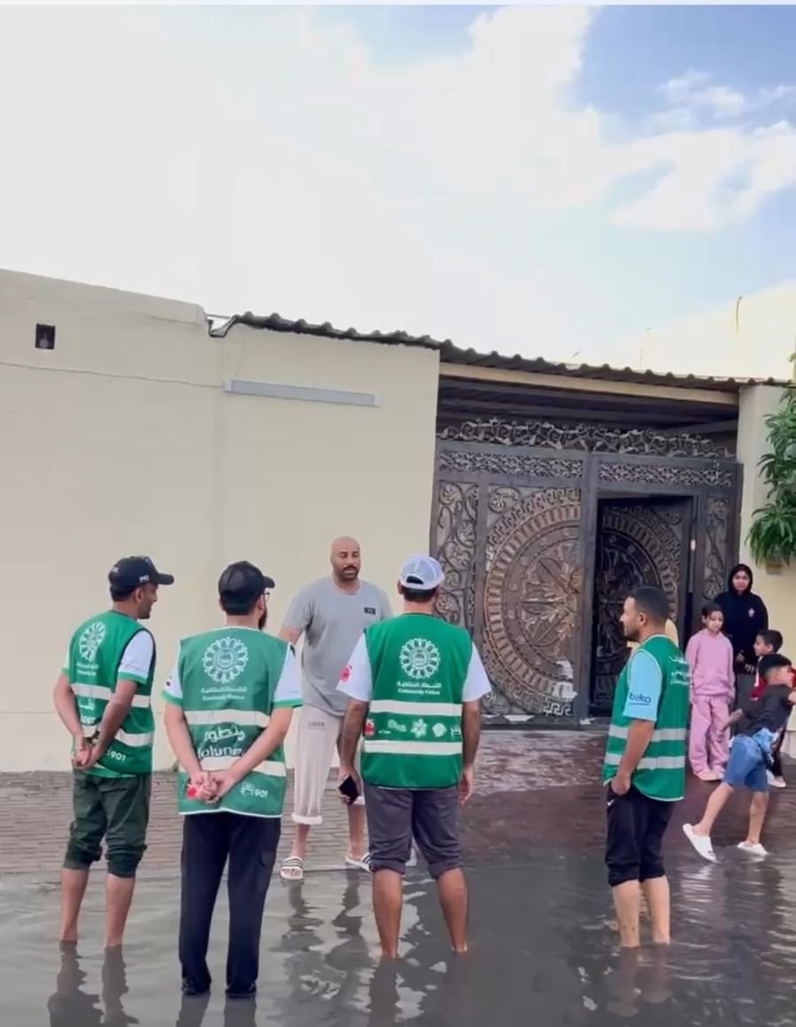 متطوعو مبادرة “الشرطي جارك” يدعمون جهود الجهات الحكومية خلال تأثيرات المنخفض الجوي 1 متطوعو مبادرة “الشرطي جارك” يدعمون جهود الجهات الحكومية خلال تأثيرات المنخفض الجوي